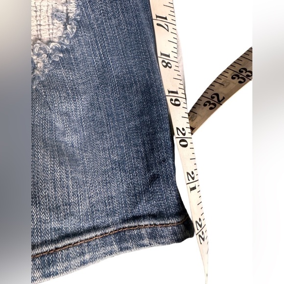 Torrid  size 22S light wash distressed denim Bermuda shorts.EUC - Picture 10 of 11